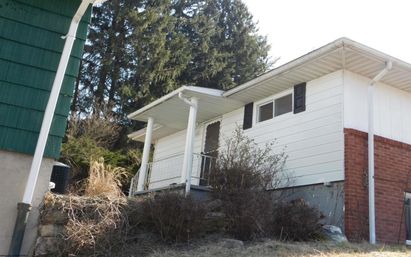 1126 Park Drive, Fairmont, West Virginia 26330, 2 Bedrooms Bedrooms, 5 Rooms Rooms,2 BathroomsBathrooms,Single Family Detached,For Sale,Park,10163307