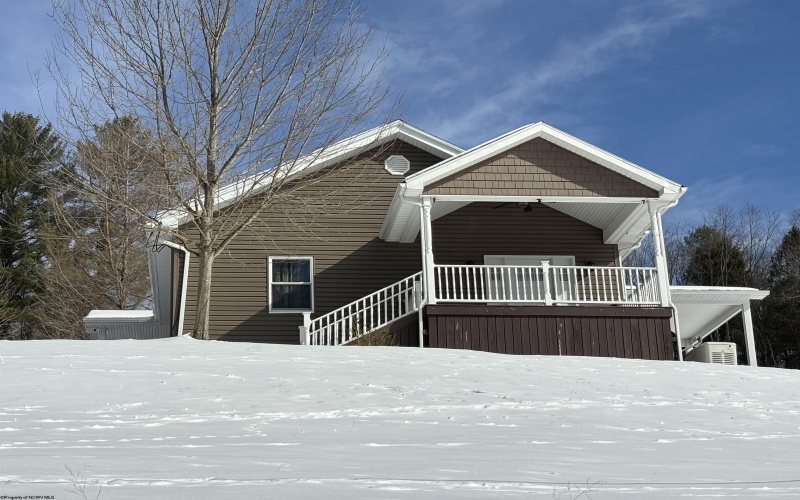 2704 Sycamore Road, Clarksburg, West Virginia 26301-5802, 2 Bedrooms Bedrooms, 5 Rooms Rooms,2 BathroomsBathrooms,Single Family Detached,For Sale,Sycamore,10163314