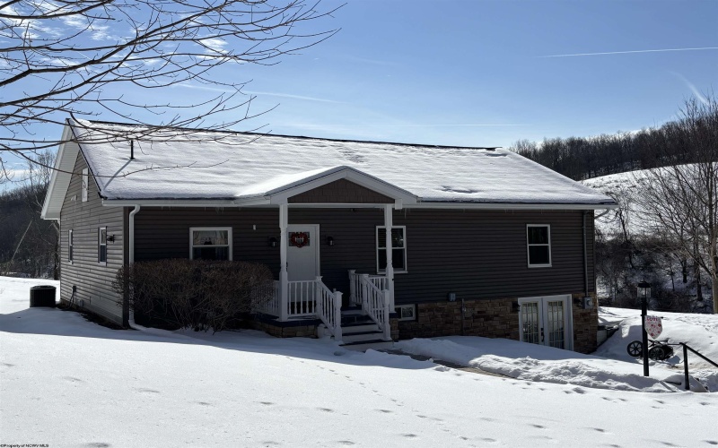 2704 Sycamore Road, Clarksburg, West Virginia 26301-5802, 2 Bedrooms Bedrooms, 5 Rooms Rooms,2 BathroomsBathrooms,Single Family Detached,For Sale,Sycamore,10163314