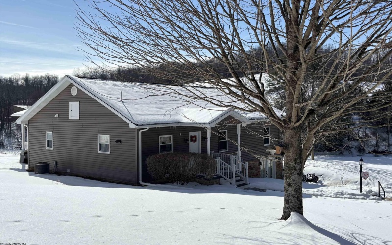 2704 Sycamore Road, Clarksburg, West Virginia 26301-5802, 2 Bedrooms Bedrooms, 5 Rooms Rooms,2 BathroomsBathrooms,Single Family Detached,For Sale,Sycamore,10163314