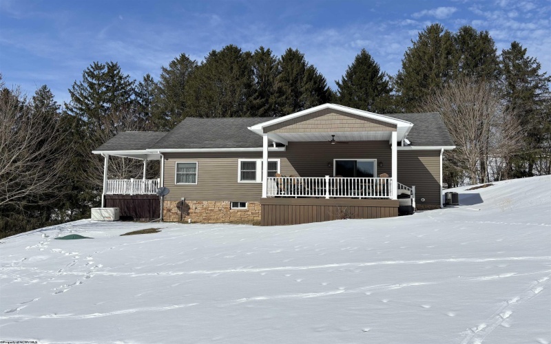 2704 Sycamore Road, Clarksburg, West Virginia 26301-5802, 2 Bedrooms Bedrooms, 5 Rooms Rooms,2 BathroomsBathrooms,Single Family Detached,For Sale,Sycamore,10163314