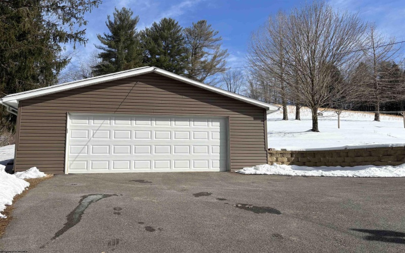 2704 Sycamore Road, Clarksburg, West Virginia 26301-5802, 2 Bedrooms Bedrooms, 5 Rooms Rooms,2 BathroomsBathrooms,Single Family Detached,For Sale,Sycamore,10163314