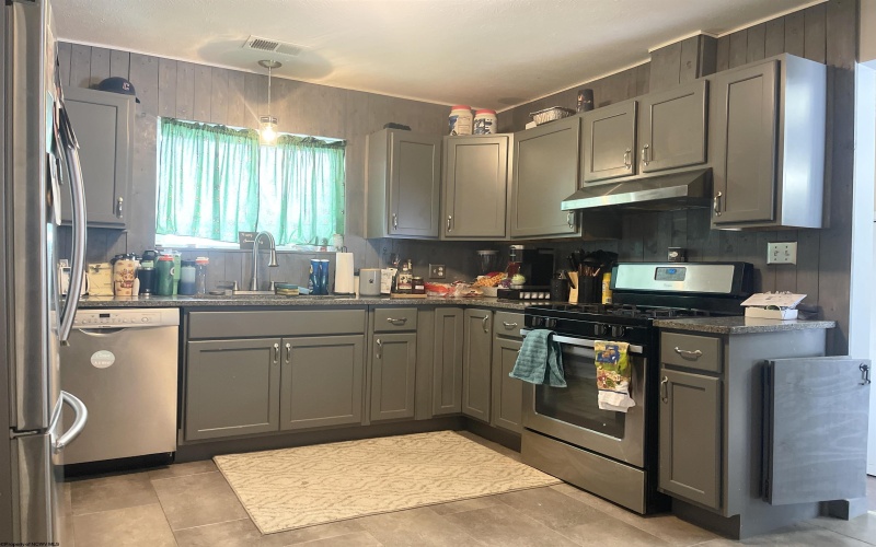 68 School Street, Ellenboro, West Virginia 26346, 2 Bedrooms Bedrooms, 5 Rooms Rooms,1 BathroomBathrooms,Single Family Detached,For Sale,School,10163311