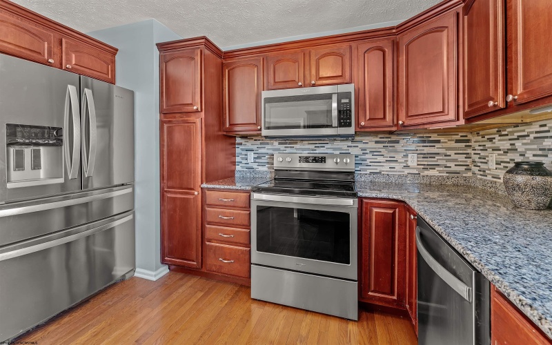 233 Hananlei Drive, Morgantown, West Virginia 26508, 4 Bedrooms Bedrooms, 6 Rooms Rooms,4 BathroomsBathrooms,Single Family Detached,For Sale,Hananlei,10163310