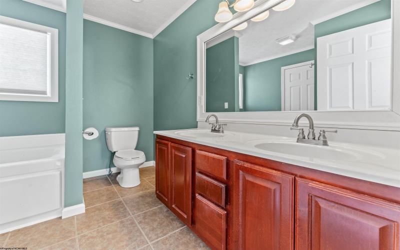 233 Hananlei Drive, Morgantown, West Virginia 26508, 4 Bedrooms Bedrooms, 6 Rooms Rooms,4 BathroomsBathrooms,Single Family Detached,For Sale,Hananlei,10163310