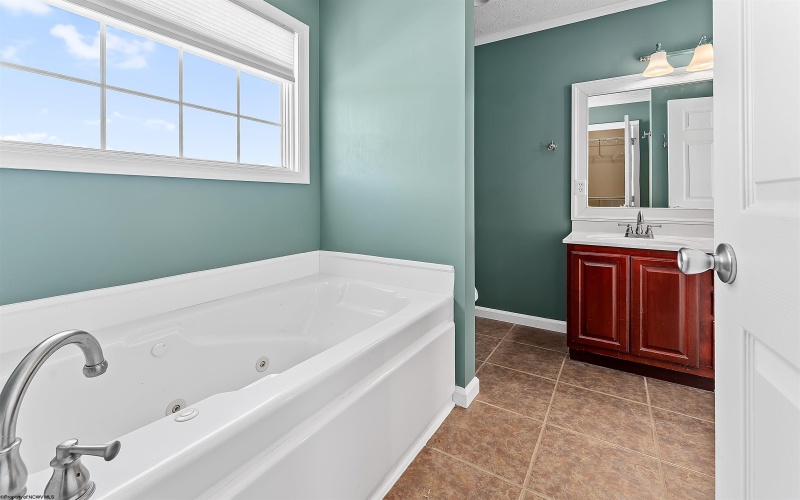 233 Hananlei Drive, Morgantown, West Virginia 26508, 4 Bedrooms Bedrooms, 6 Rooms Rooms,4 BathroomsBathrooms,Single Family Detached,For Sale,Hananlei,10163310