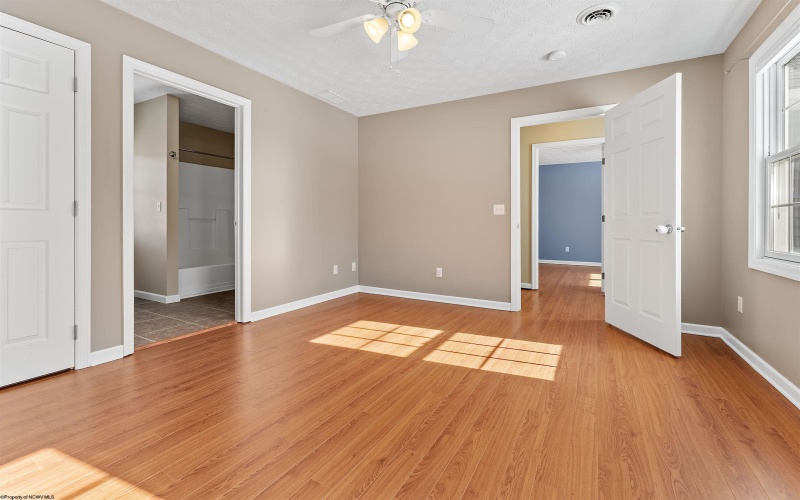 233 Hananlei Drive, Morgantown, West Virginia 26508, 4 Bedrooms Bedrooms, 6 Rooms Rooms,4 BathroomsBathrooms,Single Family Detached,For Sale,Hananlei,10163310