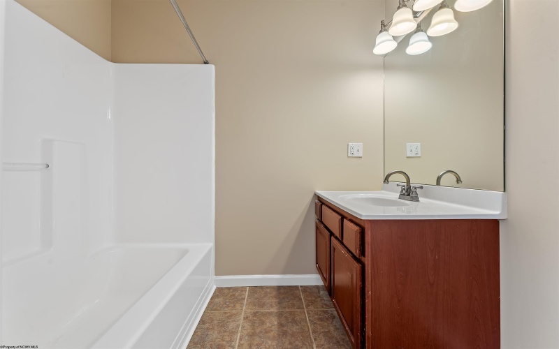 233 Hananlei Drive, Morgantown, West Virginia 26508, 4 Bedrooms Bedrooms, 6 Rooms Rooms,4 BathroomsBathrooms,Single Family Detached,For Sale,Hananlei,10163310