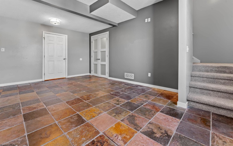 233 Hananlei Drive, Morgantown, West Virginia 26508, 4 Bedrooms Bedrooms, 6 Rooms Rooms,4 BathroomsBathrooms,Single Family Detached,For Sale,Hananlei,10163310