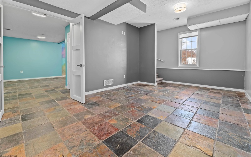 233 Hananlei Drive, Morgantown, West Virginia 26508, 4 Bedrooms Bedrooms, 6 Rooms Rooms,4 BathroomsBathrooms,Single Family Detached,For Sale,Hananlei,10163310