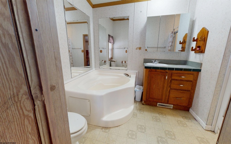 146 BOYLEN Avenue, Grafton, West Virginia 26354, 3 Bedrooms Bedrooms, 9 Rooms Rooms,2 BathroomsBathrooms,Single Family Detached,For Sale,BOYLEN,10163318