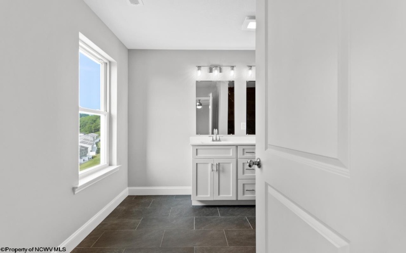 282 Red Oak Lane, Morgantown, West Virginia 26501, 3 Bedrooms Bedrooms, 7 Rooms Rooms,2 BathroomsBathrooms,Single Family Attached,For Sale,Red Oak,10163321