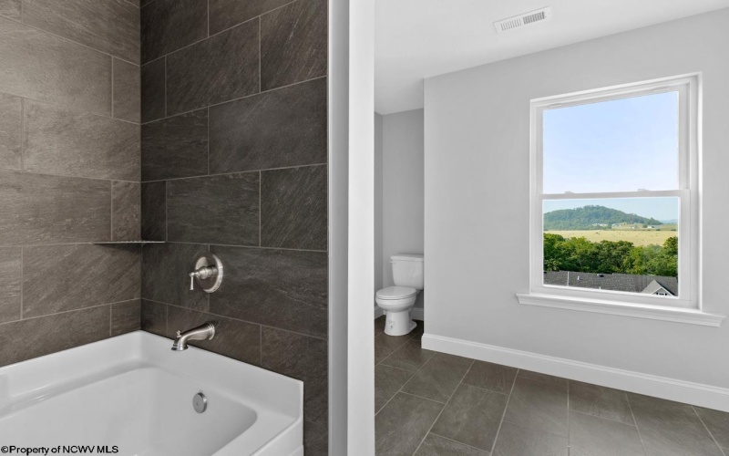 282 Red Oak Lane, Morgantown, West Virginia 26501, 3 Bedrooms Bedrooms, 7 Rooms Rooms,2 BathroomsBathrooms,Single Family Attached,For Sale,Red Oak,10163321