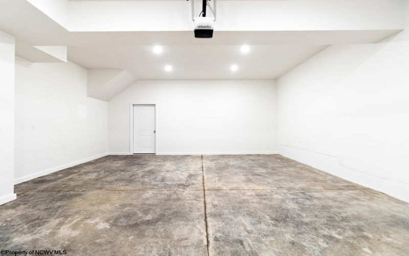 282 Red Oak Lane, Morgantown, West Virginia 26501, 3 Bedrooms Bedrooms, 7 Rooms Rooms,2 BathroomsBathrooms,Single Family Attached,For Sale,Red Oak,10163321