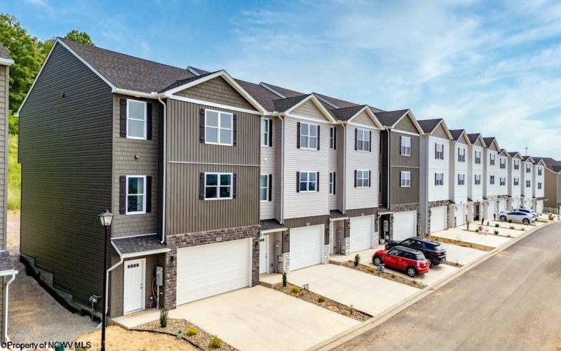 282 Red Oak Lane, Morgantown, West Virginia 26501, 3 Bedrooms Bedrooms, 7 Rooms Rooms,2 BathroomsBathrooms,Single Family Attached,For Sale,Red Oak,10163321