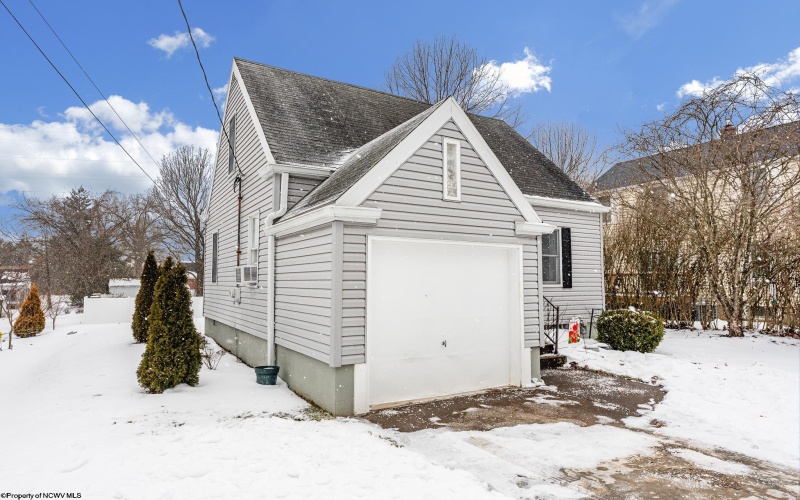 381 Laurel Street, Morgantown, West Virginia 26505, 2 Bedrooms Bedrooms, 4 Rooms Rooms,1 BathroomBathrooms,Single Family Detached,For Sale,Laurel,10163323
