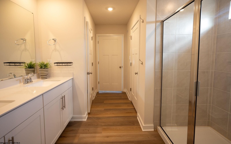 370 Lexington Circle, Bridgeport, West Virginia 26330, 5 Bedrooms Bedrooms, 8 Rooms Rooms,3 BathroomsBathrooms,Single Family Detached,For Sale,Lexington,10163333