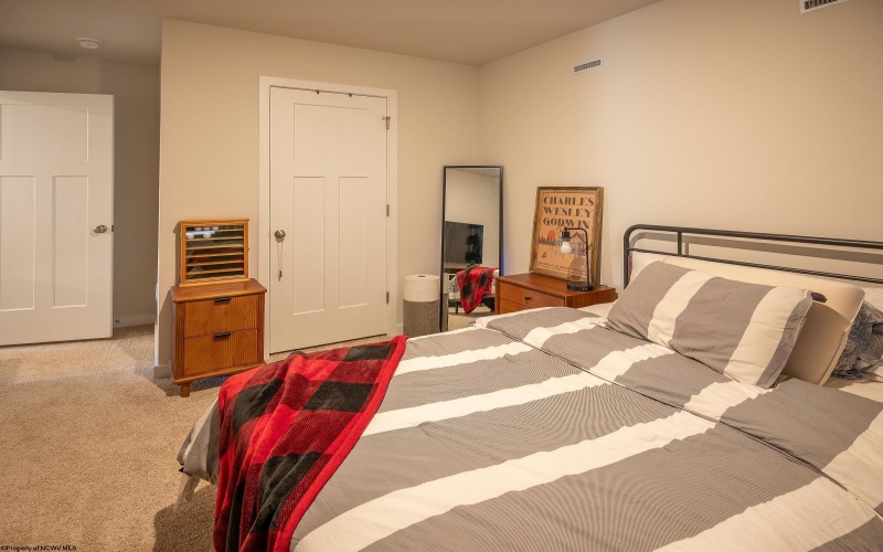 370 Lexington Circle, Bridgeport, West Virginia 26330, 5 Bedrooms Bedrooms, 8 Rooms Rooms,3 BathroomsBathrooms,Single Family Detached,For Sale,Lexington,10163333