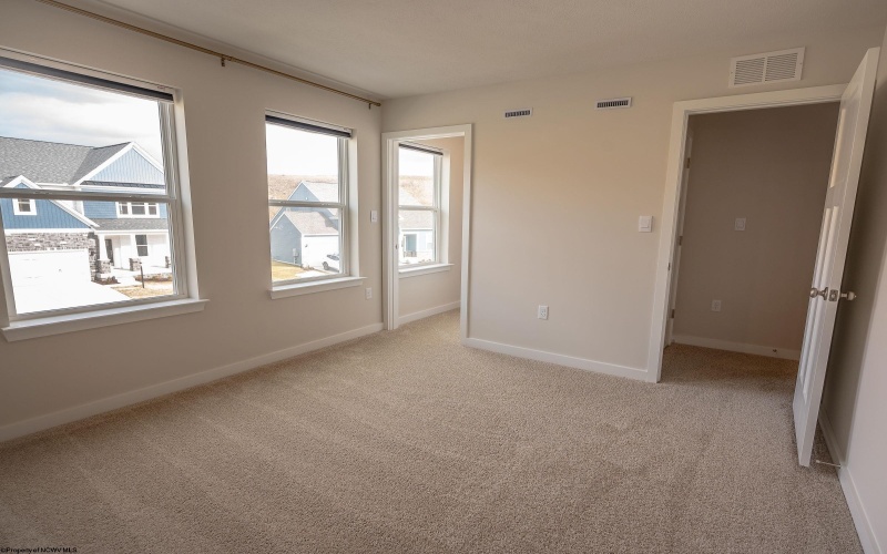 370 Lexington Circle, Bridgeport, West Virginia 26330, 5 Bedrooms Bedrooms, 8 Rooms Rooms,3 BathroomsBathrooms,Single Family Detached,For Sale,Lexington,10163333