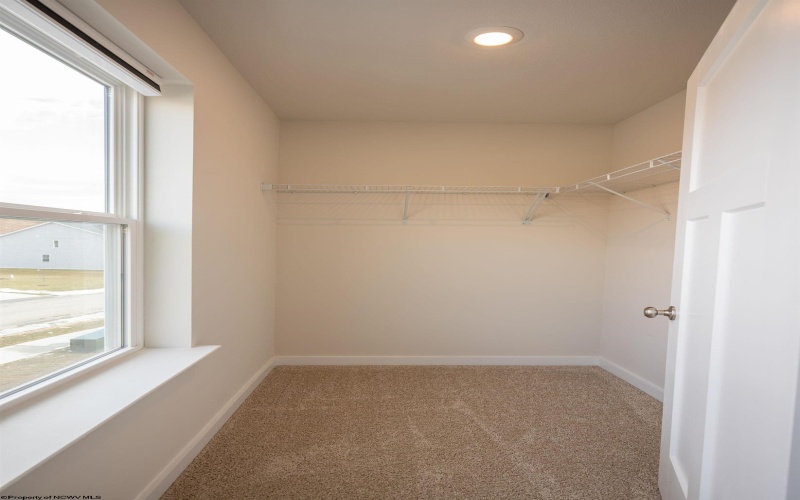 370 Lexington Circle, Bridgeport, West Virginia 26330, 5 Bedrooms Bedrooms, 8 Rooms Rooms,3 BathroomsBathrooms,Single Family Detached,For Sale,Lexington,10163333