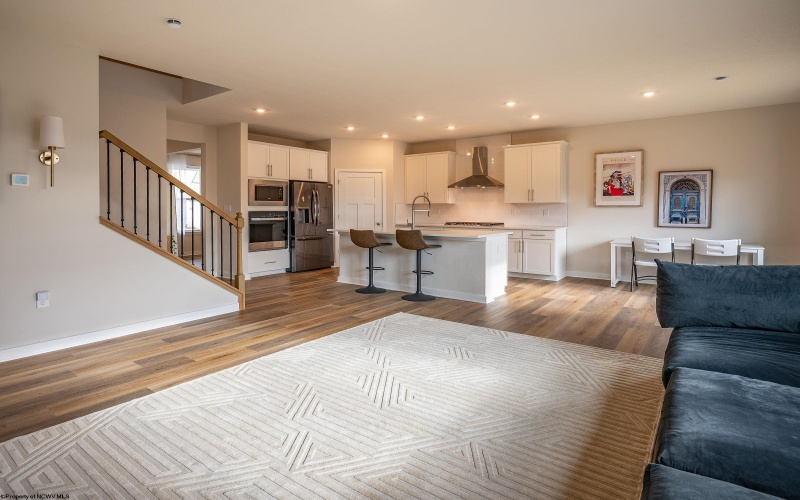 370 Lexington Circle, Bridgeport, West Virginia 26330, 5 Bedrooms Bedrooms, 8 Rooms Rooms,3 BathroomsBathrooms,Single Family Detached,For Sale,Lexington,10163333