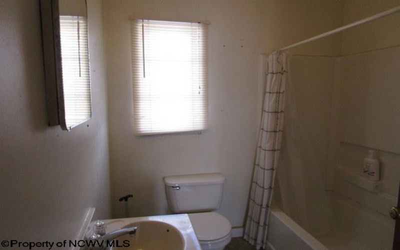 611 B Main Street, Elkins, West Virginia 26241, 2 Bedrooms Bedrooms, 4 Rooms Rooms,1 BathroomBathrooms,Single Family Detached,For Sale,Main,10163327