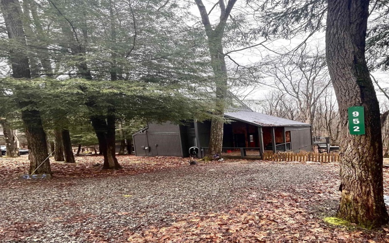 952 Rhododendron Drive, Terra Alta, West Virginia 26764, 2 Bedrooms Bedrooms, 7 Rooms Rooms,2 BathroomsBathrooms,Single Family Detached,For Sale,Rhododendron,10163343