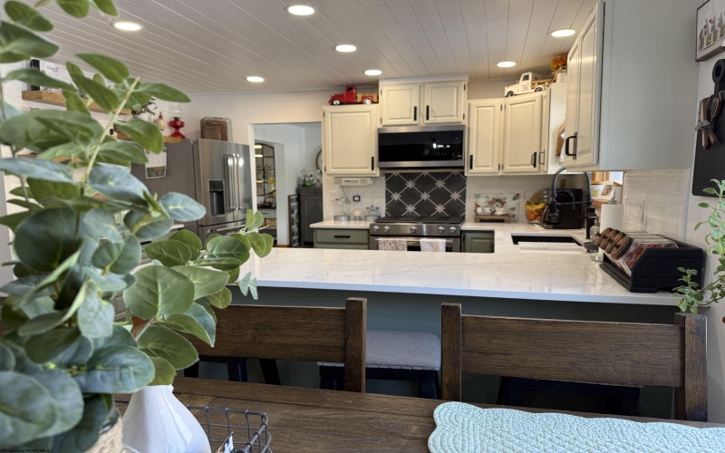 280 Deerfield Circle, Kingwood, West Virginia 26537, 4 Bedrooms Bedrooms, 12 Rooms Rooms,3 BathroomsBathrooms,Single Family Detached,For Sale,Deerfield,10163344