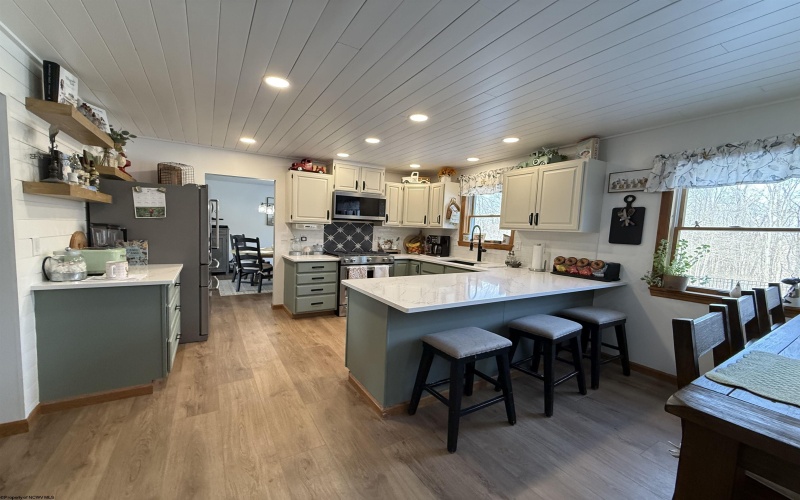 280 Deerfield Circle, Kingwood, West Virginia 26537, 4 Bedrooms Bedrooms, 12 Rooms Rooms,3 BathroomsBathrooms,Single Family Detached,For Sale,Deerfield,10163344