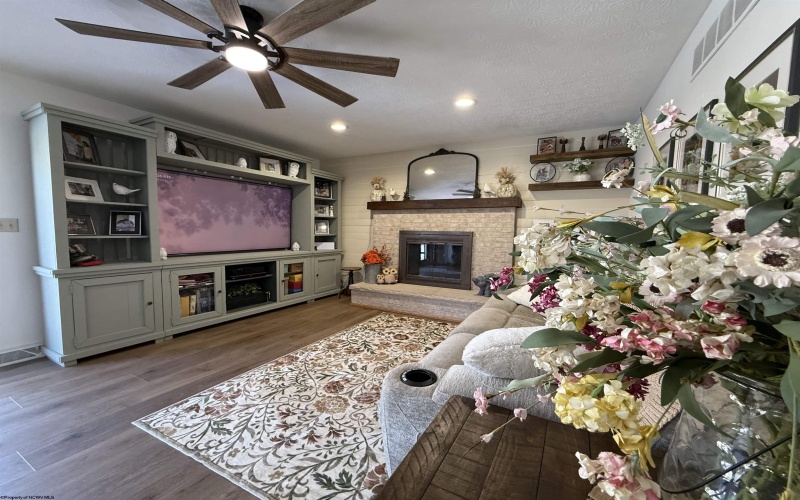 280 Deerfield Circle, Kingwood, West Virginia 26537, 4 Bedrooms Bedrooms, 12 Rooms Rooms,3 BathroomsBathrooms,Single Family Detached,For Sale,Deerfield,10163344