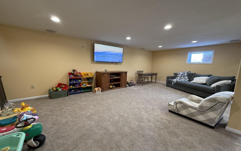 280 Deerfield Circle, Kingwood, West Virginia 26537, 4 Bedrooms Bedrooms, 12 Rooms Rooms,3 BathroomsBathrooms,Single Family Detached,For Sale,Deerfield,10163344