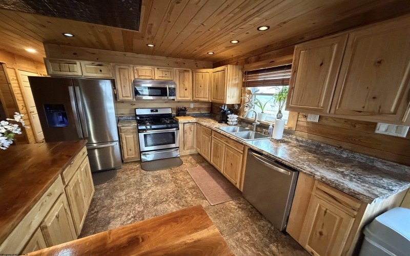 257 Marcus Rennix Road, Valley Bend, West Virginia 26293, 2 Bedrooms Bedrooms, 8 Rooms Rooms,2 BathroomsBathrooms,Single Family Detached,For Sale,Marcus Rennix,10163350