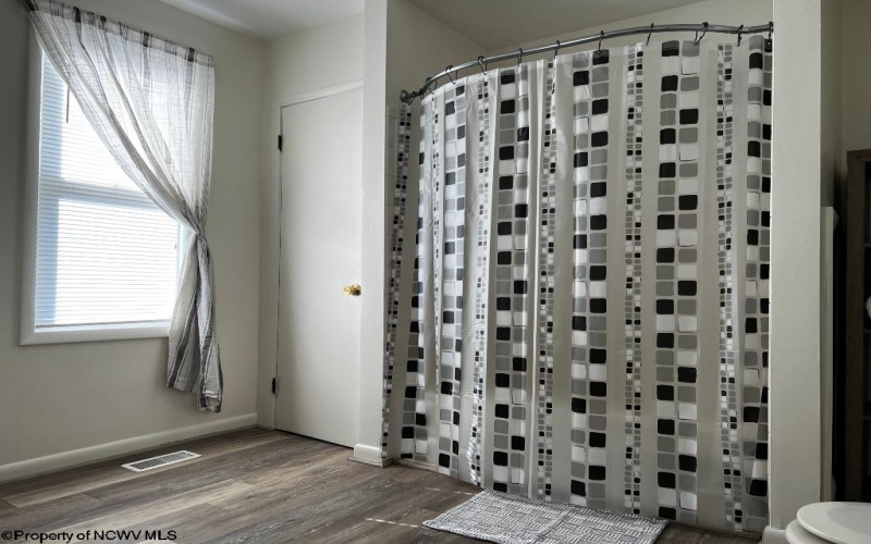 215 Western Avenue, Westover, West Virginia 26501, 2 Bedrooms Bedrooms, 5 Rooms Rooms,1 BathroomBathrooms,Single Family Detached,For Sale,Western,10161895