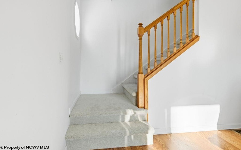 46 Oakridge Lane, Bridgeport, West Virginia 26330-0000, 3 Bedrooms Bedrooms, 6 Rooms Rooms,2 BathroomsBathrooms,Single Family Detached,For Sale,Oakridge,10163372