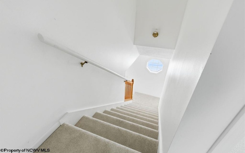 46 Oakridge Lane, Bridgeport, West Virginia 26330-0000, 3 Bedrooms Bedrooms, 6 Rooms Rooms,2 BathroomsBathrooms,Single Family Detached,For Sale,Oakridge,10163372