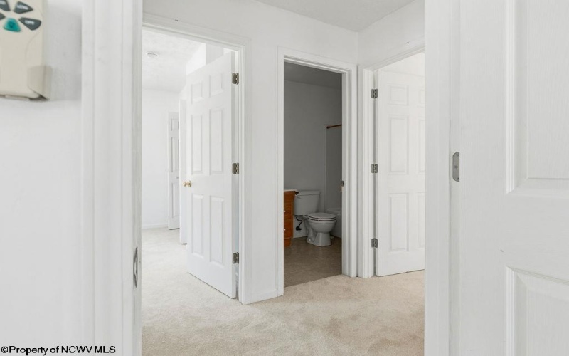 46 Oakridge Lane, Bridgeport, West Virginia 26330-0000, 3 Bedrooms Bedrooms, 6 Rooms Rooms,2 BathroomsBathrooms,Single Family Detached,For Sale,Oakridge,10163372