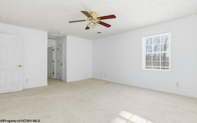 46 Oakridge Lane, Bridgeport, West Virginia 26330-0000, 3 Bedrooms Bedrooms, 6 Rooms Rooms,2 BathroomsBathrooms,Single Family Detached,For Sale,Oakridge,10163372