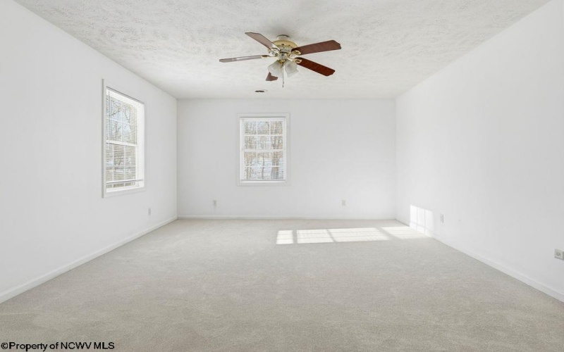 46 Oakridge Lane, Bridgeport, West Virginia 26330-0000, 3 Bedrooms Bedrooms, 6 Rooms Rooms,2 BathroomsBathrooms,Single Family Detached,For Sale,Oakridge,10163372