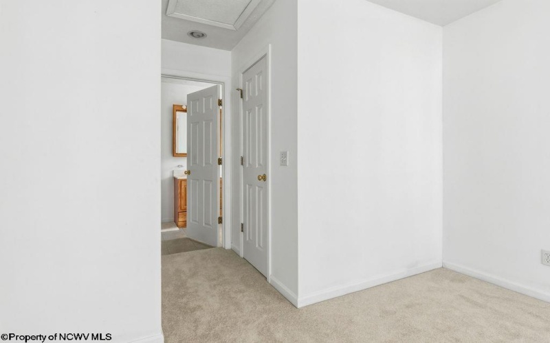 46 Oakridge Lane, Bridgeport, West Virginia 26330-0000, 3 Bedrooms Bedrooms, 6 Rooms Rooms,2 BathroomsBathrooms,Single Family Detached,For Sale,Oakridge,10163372