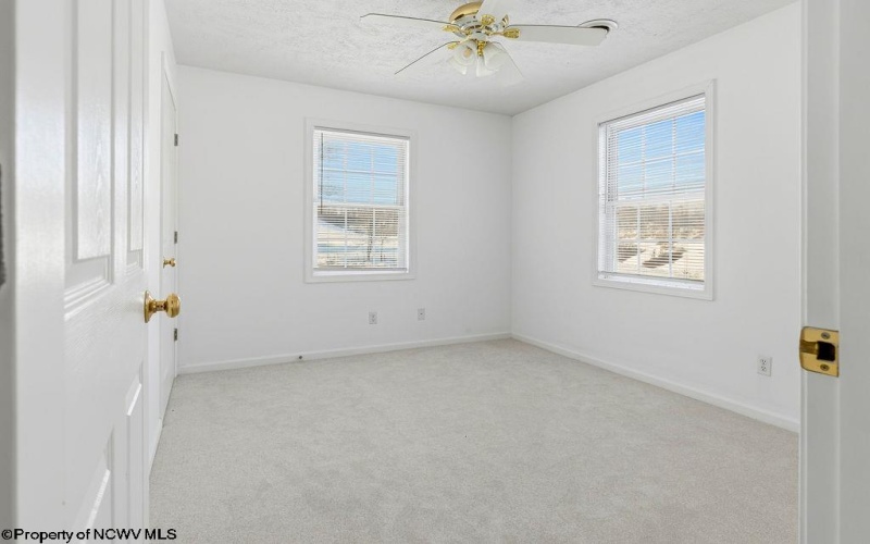 46 Oakridge Lane, Bridgeport, West Virginia 26330-0000, 3 Bedrooms Bedrooms, 6 Rooms Rooms,2 BathroomsBathrooms,Single Family Detached,For Sale,Oakridge,10163372