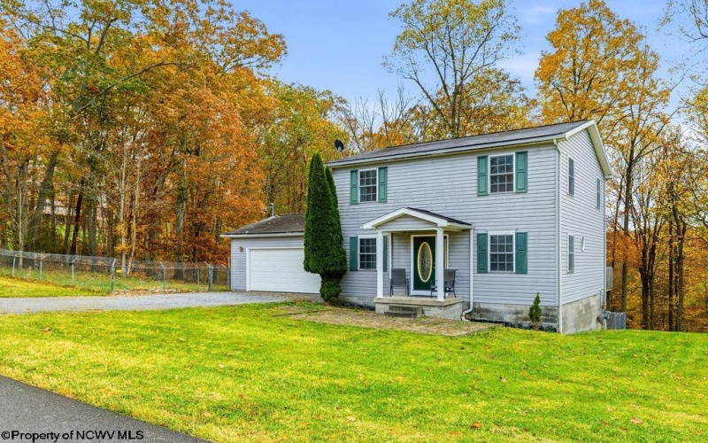 46 Oakridge Lane, Bridgeport, West Virginia 26330-0000, 3 Bedrooms Bedrooms, 6 Rooms Rooms,2 BathroomsBathrooms,Single Family Detached,For Sale,Oakridge,10163372