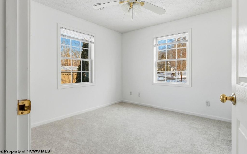 46 Oakridge Lane, Bridgeport, West Virginia 26330-0000, 3 Bedrooms Bedrooms, 6 Rooms Rooms,2 BathroomsBathrooms,Single Family Detached,For Sale,Oakridge,10163372