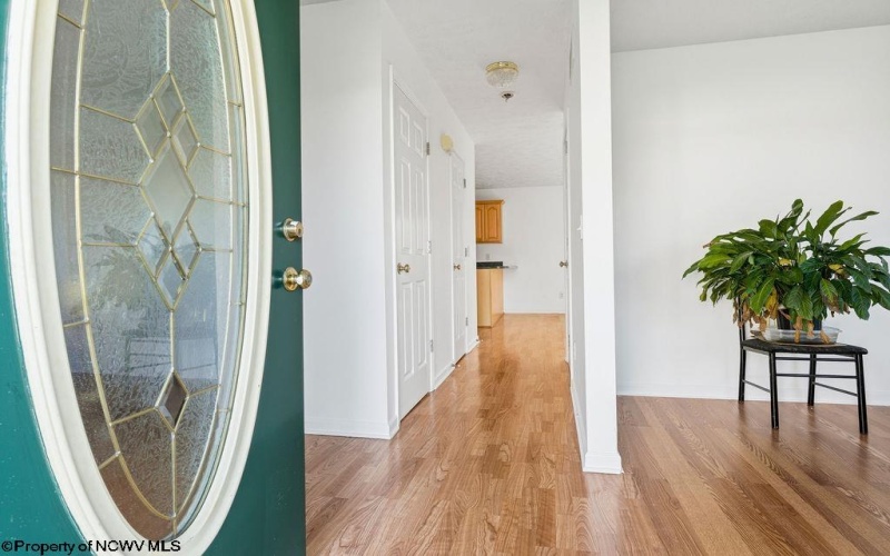 46 Oakridge Lane, Bridgeport, West Virginia 26330-0000, 3 Bedrooms Bedrooms, 6 Rooms Rooms,2 BathroomsBathrooms,Single Family Detached,For Sale,Oakridge,10163372