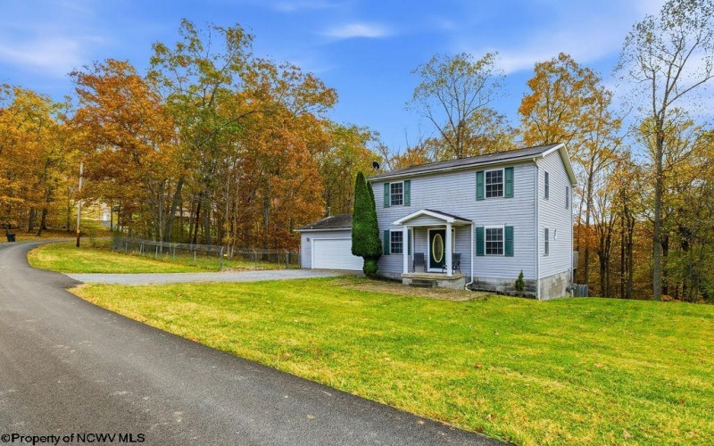 46 Oakridge Lane, Bridgeport, West Virginia 26330-0000, 3 Bedrooms Bedrooms, 6 Rooms Rooms,2 BathroomsBathrooms,Single Family Detached,For Sale,Oakridge,10163372