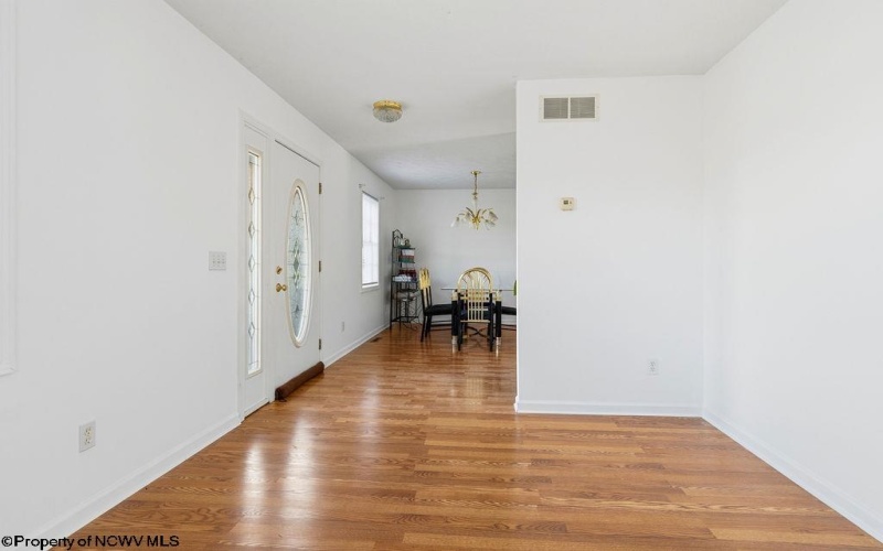 46 Oakridge Lane, Bridgeport, West Virginia 26330-0000, 3 Bedrooms Bedrooms, 6 Rooms Rooms,2 BathroomsBathrooms,Single Family Detached,For Sale,Oakridge,10163372