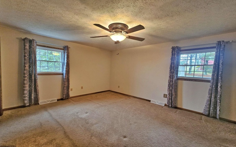 227 Meadowcrest Lane, Bridgeport, West Virginia 26330, 3 Bedrooms Bedrooms, 7 Rooms Rooms,2 BathroomsBathrooms,Single Family Detached,For Sale,Meadowcrest,10163371