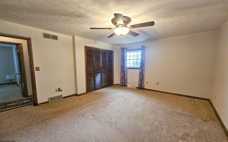 227 Meadowcrest Lane, Bridgeport, West Virginia 26330, 3 Bedrooms Bedrooms, 7 Rooms Rooms,2 BathroomsBathrooms,Single Family Detached,For Sale,Meadowcrest,10163371