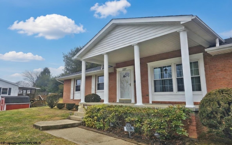 227 Meadowcrest Lane, Bridgeport, West Virginia 26330, 3 Bedrooms Bedrooms, 7 Rooms Rooms,2 BathroomsBathrooms,Single Family Detached,For Sale,Meadowcrest,10163371
