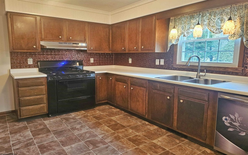 227 Meadowcrest Lane, Bridgeport, West Virginia 26330, 3 Bedrooms Bedrooms, 7 Rooms Rooms,2 BathroomsBathrooms,Single Family Detached,For Sale,Meadowcrest,10163371