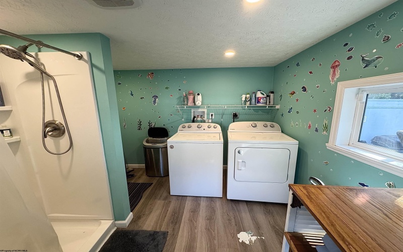 122 Parkview Drive, Westover, West Virginia 26501, 3 Bedrooms Bedrooms, 6 Rooms Rooms,1 BathroomBathrooms,Single Family Detached,For Sale,Parkview,10161128